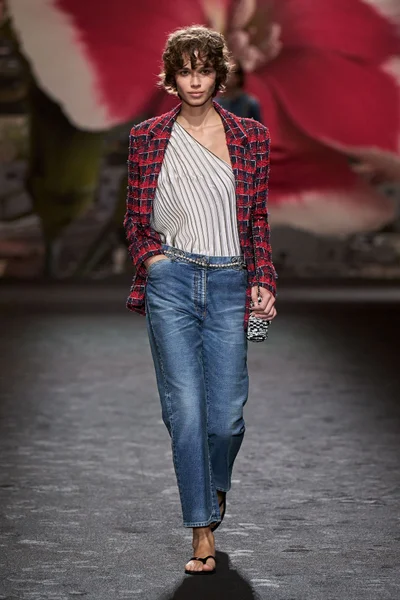 Look 7
